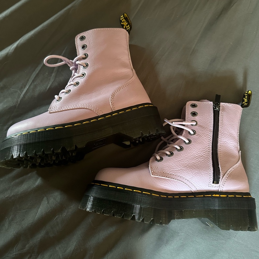 Lavender dr martens